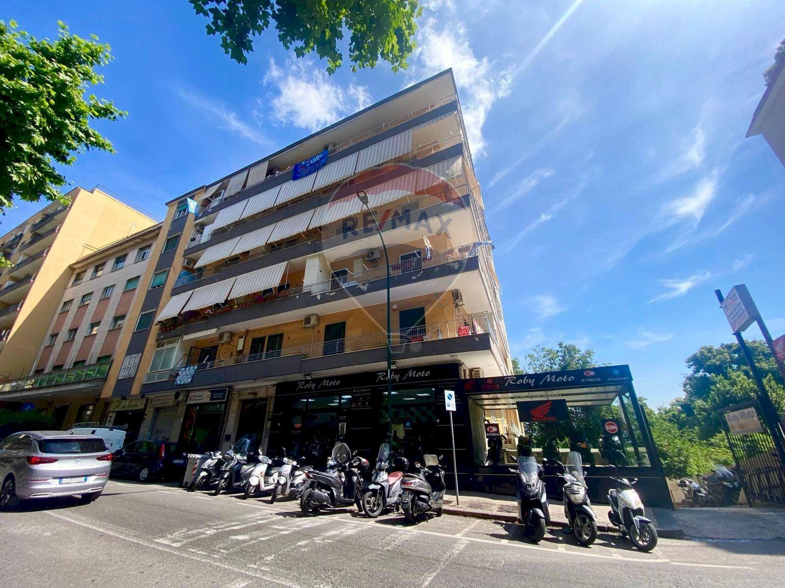 Edificio all\'aperto - Four-room apartment Via Bernardo Cavallino, Napoli - photo 1