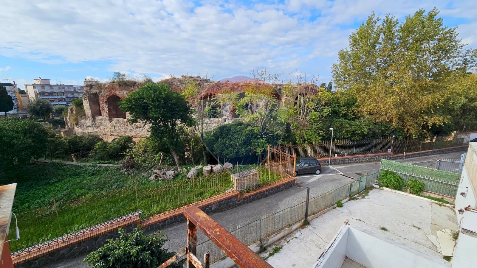 Edificio all\'aperto - Locale Commerciale Via Solfatara, Pozzuoli - foto 2