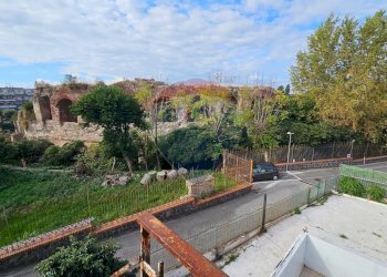 Edificio all\'aperto - Locale Commerciale Via Solfatara, Pozzuoli - foto 2