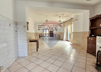 Stanza vuota - Locale Commerciale Via Solfatara, Pozzuoli - foto 7