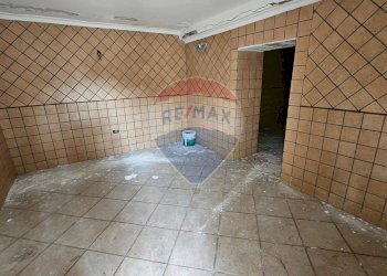 Stanza vuota - Locale Commerciale Via Solfatara, Pozzuoli - foto 10