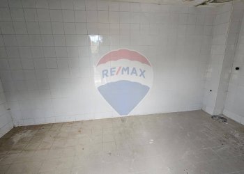 Stanza vuota - Locale Commerciale Via Solfatara, Pozzuoli - foto 22