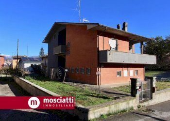 Foto 3 - Casa indipendente Via Monte Primo
 
2, Castelraimondo - foto 3