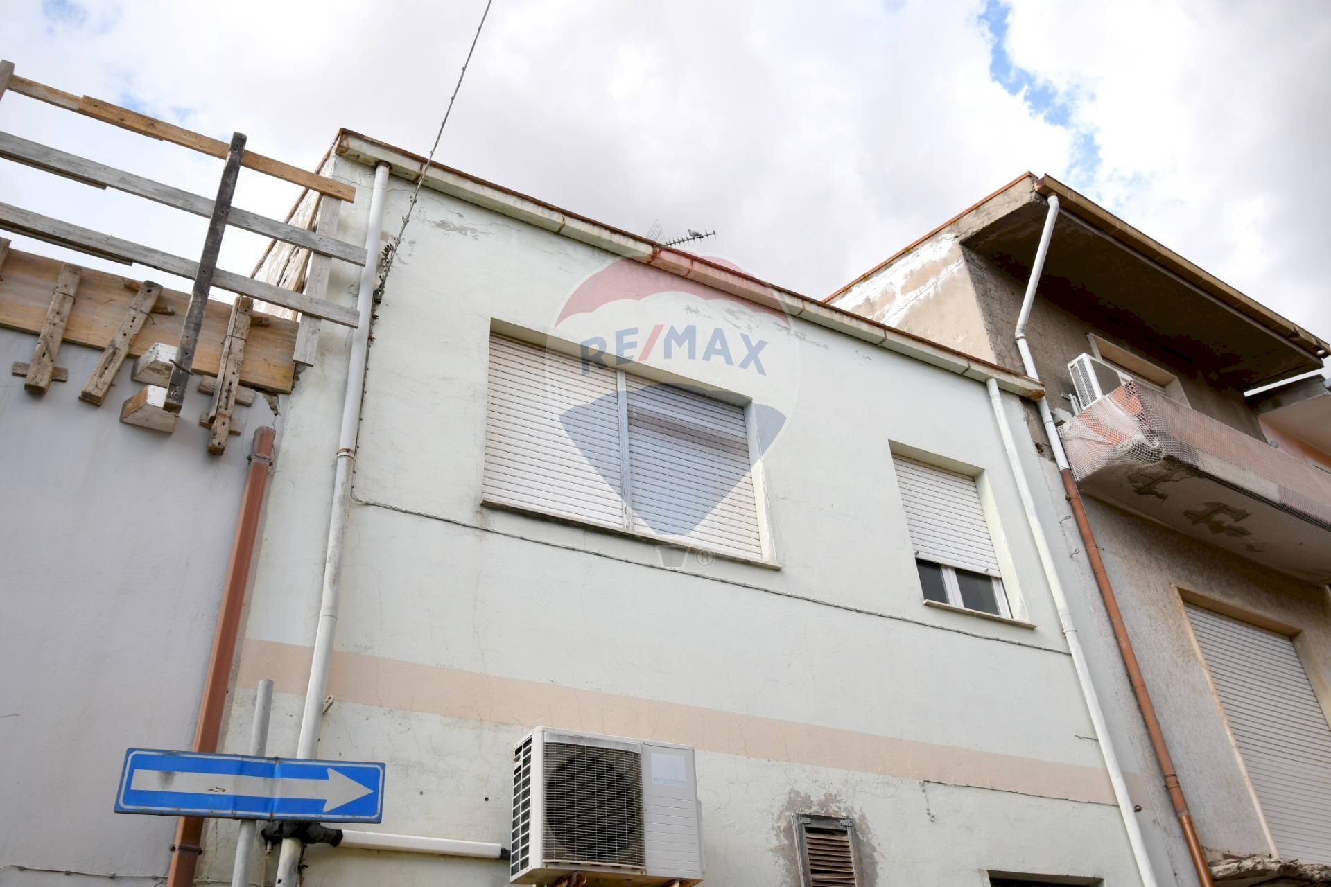 Edificio all\'aperto - Casa semi indipendente Vico Crispi
 
9, Domusnovas - foto 2