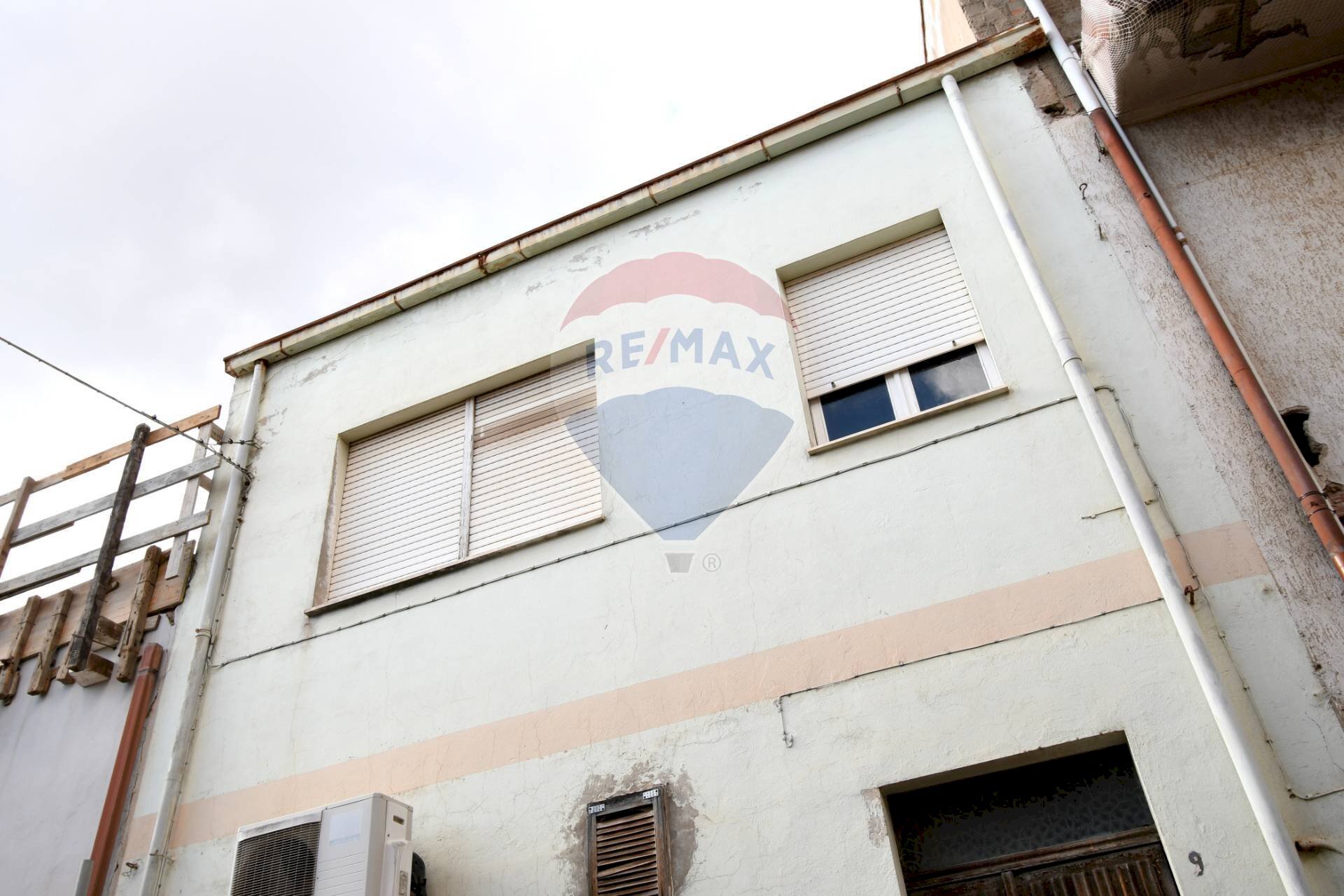 Edificio all\'aperto - Casa semi indipendente Vico Crispi
 
9, Domusnovas - foto 3