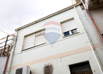 Edificio all\'aperto - Casa semi indipendente Vico Crispi
 
9, Domusnovas - foto 3