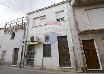 Edificio all\'aperto - Casa semi indipendente Vico Crispi
 
9, Domusnovas - foto 4