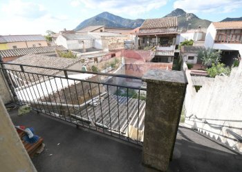 Balcone - Casa semi indipendente Vico Crispi
 
9, Domusnovas - foto 8