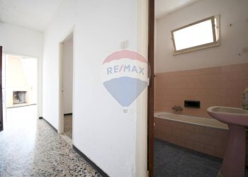 Hall / corridoio - Casa semi indipendente Vico Crispi
 
9, Domusnovas - foto 22