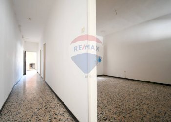 Hall / corridoio - Casa semi indipendente Vico Crispi
 
9, Domusnovas - foto 28