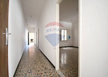 Hall / corridoio - Casa semi indipendente Vico Crispi
 
9, Domusnovas - foto 29