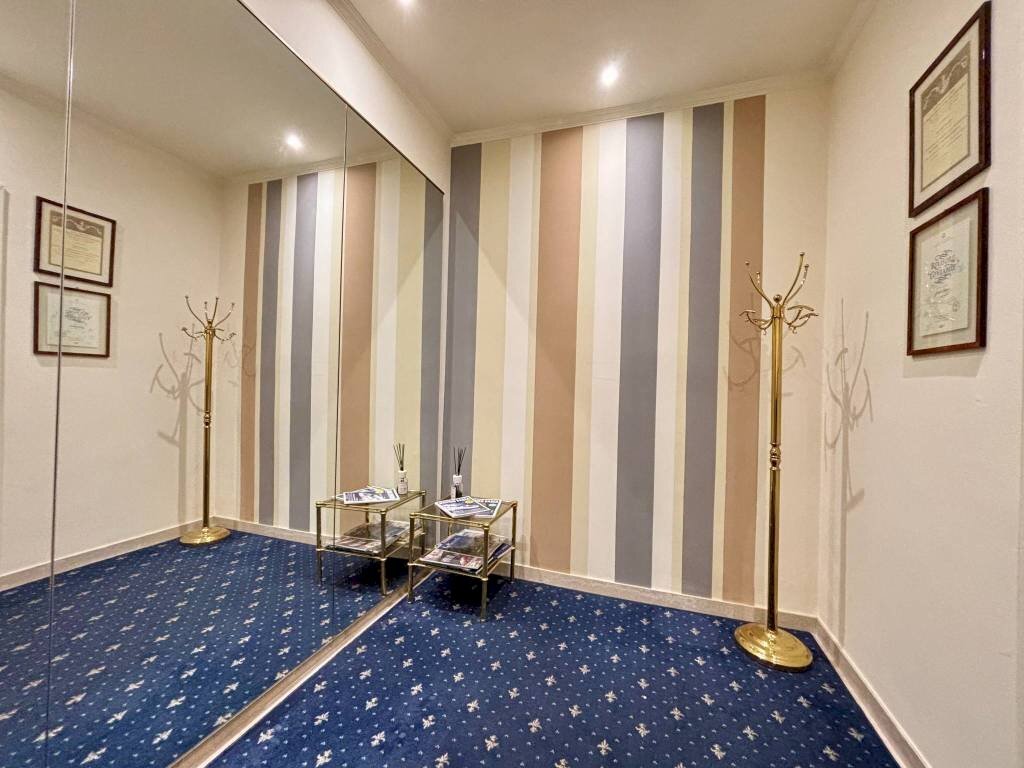Ingresso - Appartamento viale Vittorio Veneto, Milano - foto 3