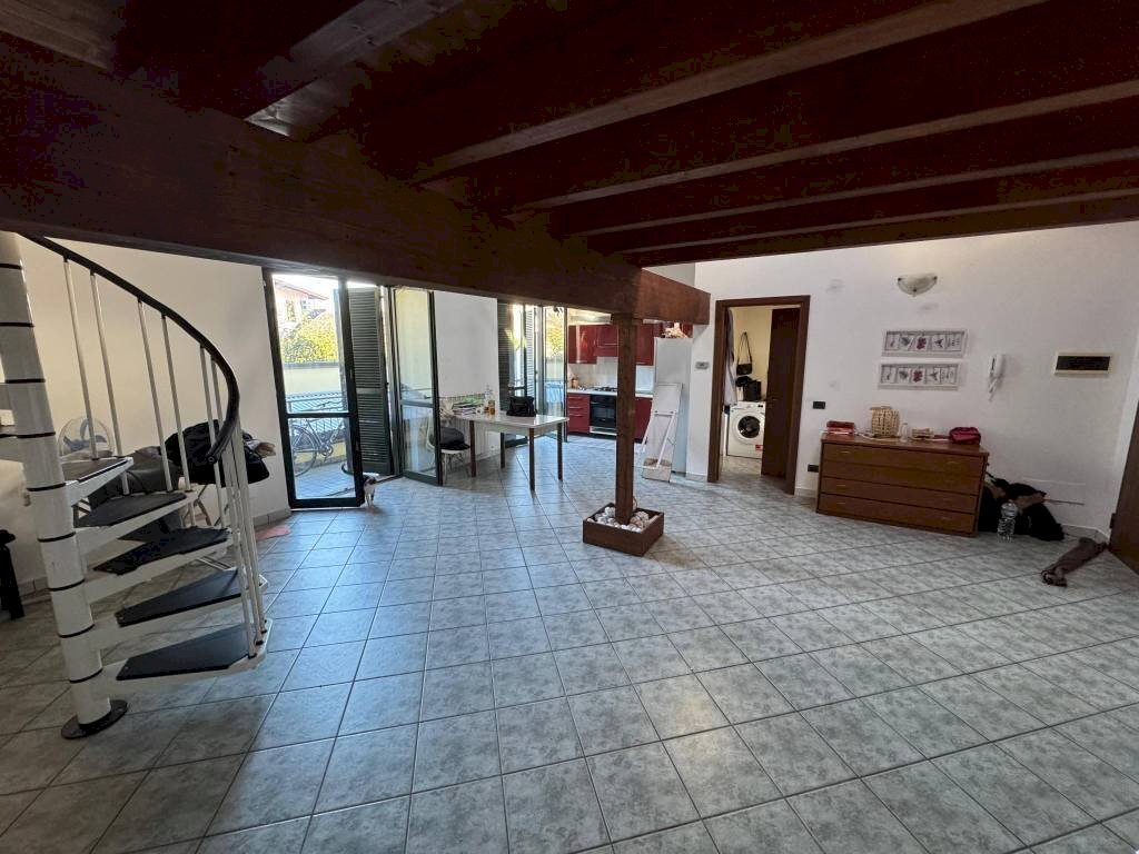 Salone - Two-room apartment via Giuseppe Giusti, 40A, Somma Lombardo - photo 1