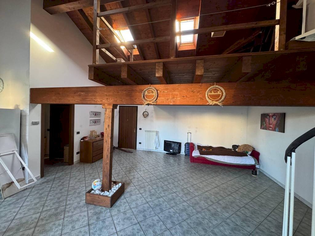 Salone - Two-room apartment via Giuseppe Giusti, 40A, Somma Lombardo - photo 2