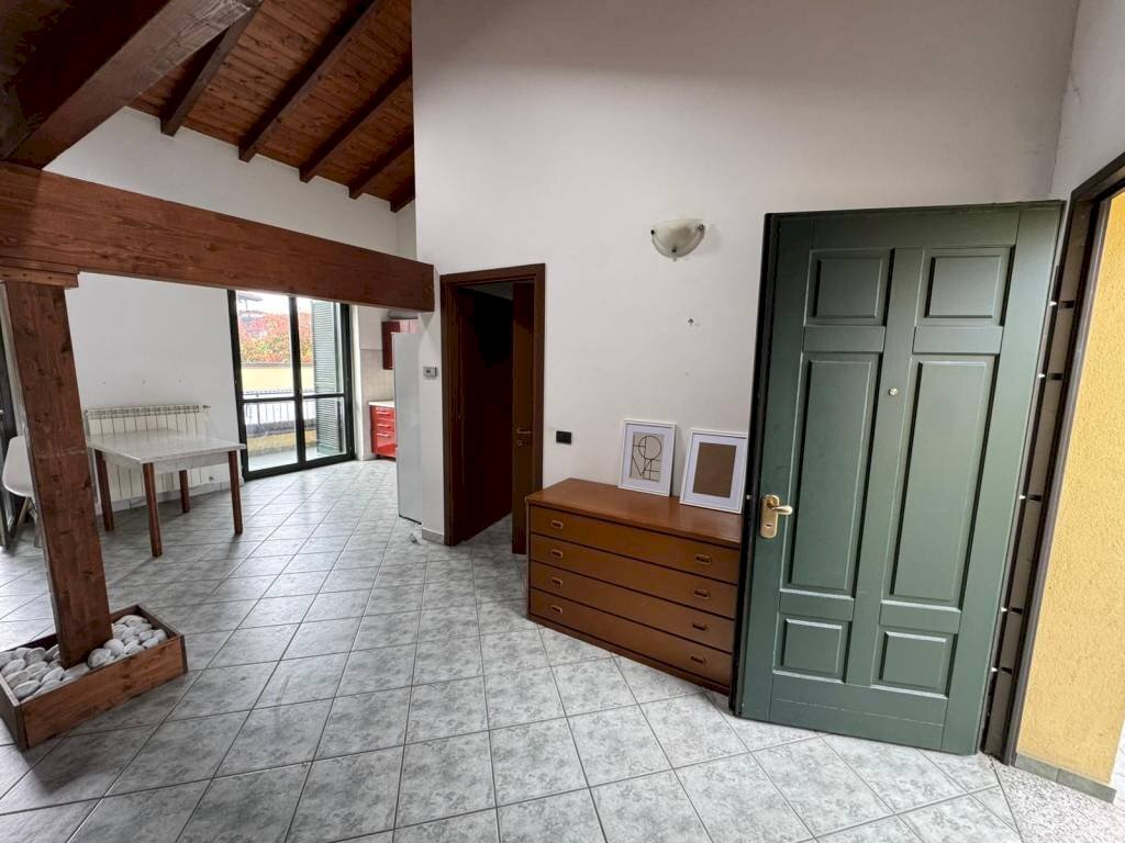 Ingresso - Bilocale via Giuseppe Giusti, 40A, Somma Lombardo - foto 1