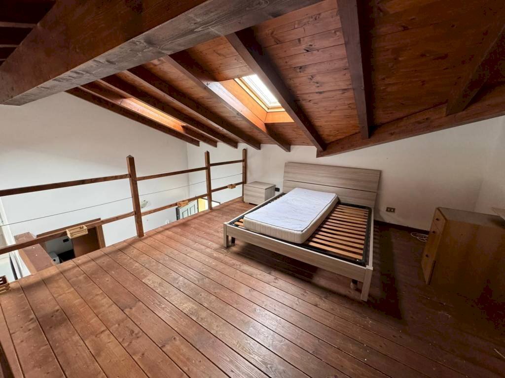 Camera da letto - Bilocale via Giuseppe Giusti, 40A, Somma Lombardo - foto 3