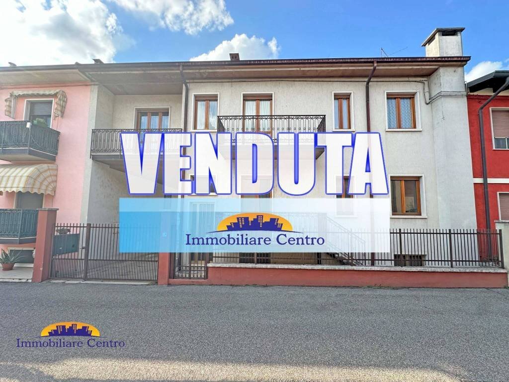 Facciata - Villa a Schiera via Tartaro, 32, Povegliano Veronese - foto 1