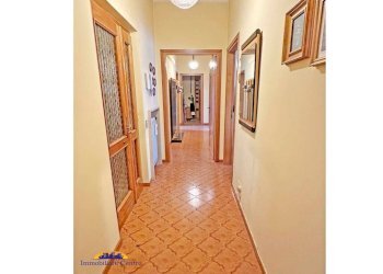 Corridoio - Villa a Schiera via Tartaro, 32, Povegliano Veronese - foto 7