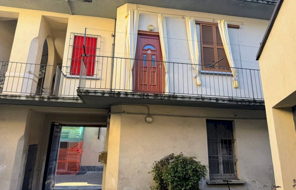 Facciata - Three-room apartment via Giuseppe Garibaldi, Comerio - photo 1