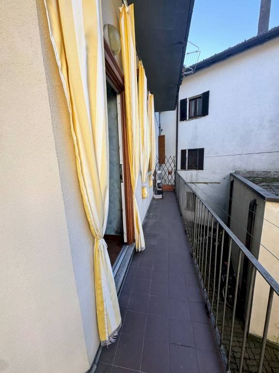 Terrazzo - Three-room apartment via Giuseppe Garibaldi, Comerio - photo 2