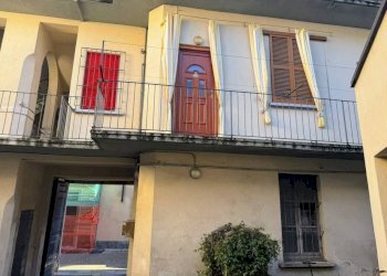 Facciata - Trilocale via Giuseppe Garibaldi, Comerio - foto 1