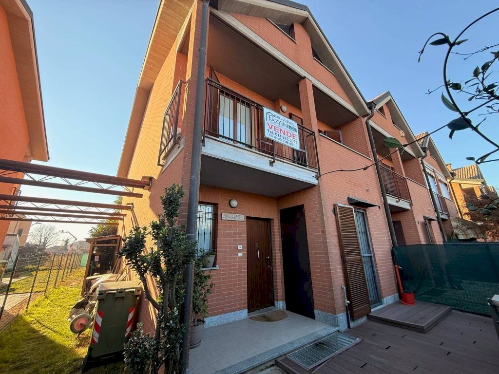 Facciata - Villa a Schiera via Don Giulio Ardizzone, 38, Carmagnola - foto 1