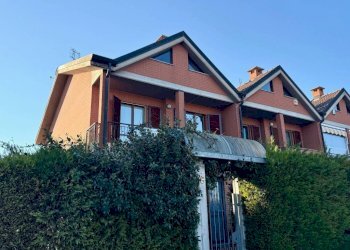 Facciata - Villa a Schiera via Don Giulio Ardizzone, 38, Carmagnola - foto 5