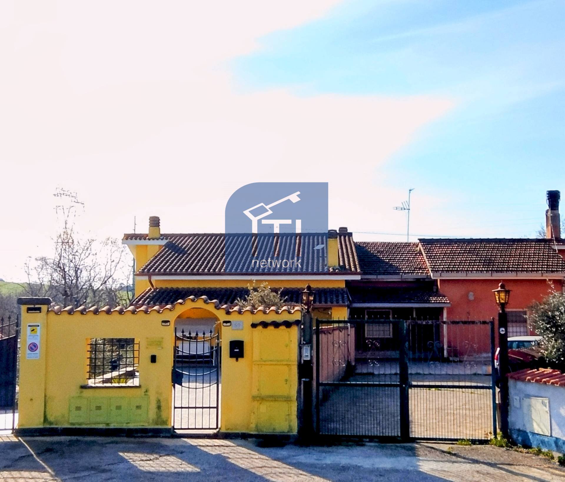 Prospetto villino lato destro - Villa Bifamiliare Via Ermanno Giglio Tos, Roma - foto 1