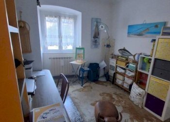 Cameretta - Trilocale Genova (zona Bolzaneto) - foto 9