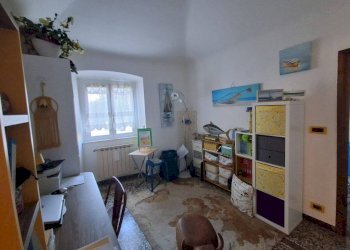 Cameretta - Trilocale Genova (zona Bolzaneto) - foto 10