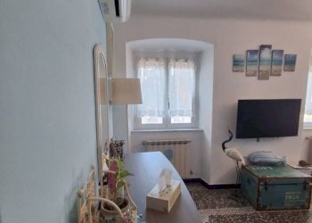 Camera da letto - Trilocale Genova (zona Bolzaneto) - foto 37