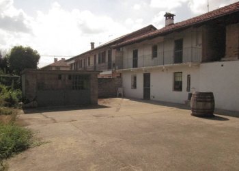 Cortile interno - Rustico via Saluzzo, 3, Villanova Solaro - foto 3