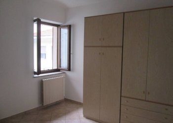 Stanza arredata - Trilocale via Montegrappa, 4, Villafranca Piemonte - foto 14