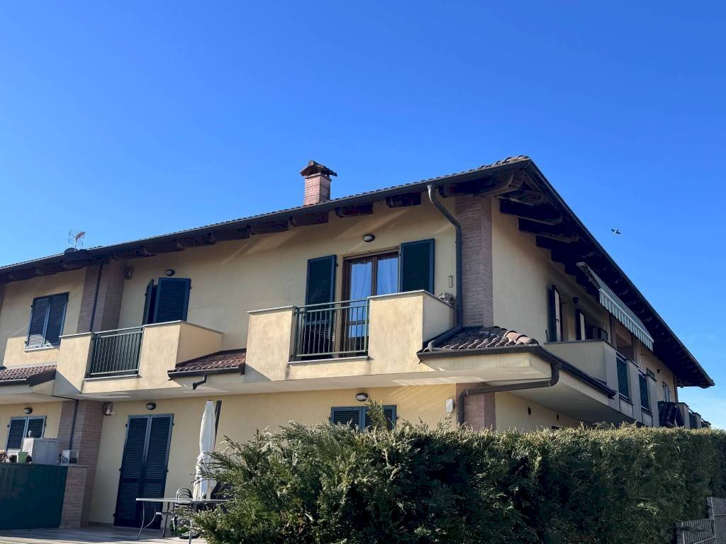 Facciata - Quadrilocale via Papa Giovanni Paolo II, Carmagnola - foto 1