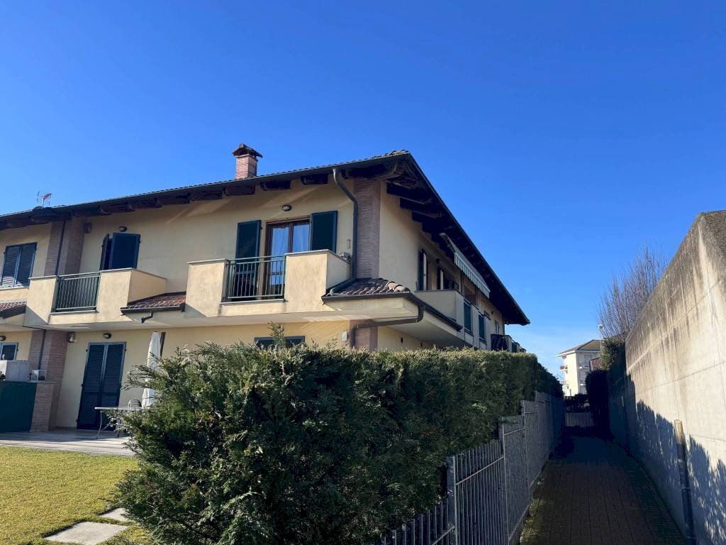 Facciata - Quadrilocale via Papa Giovanni Paolo II, Carmagnola - foto 2