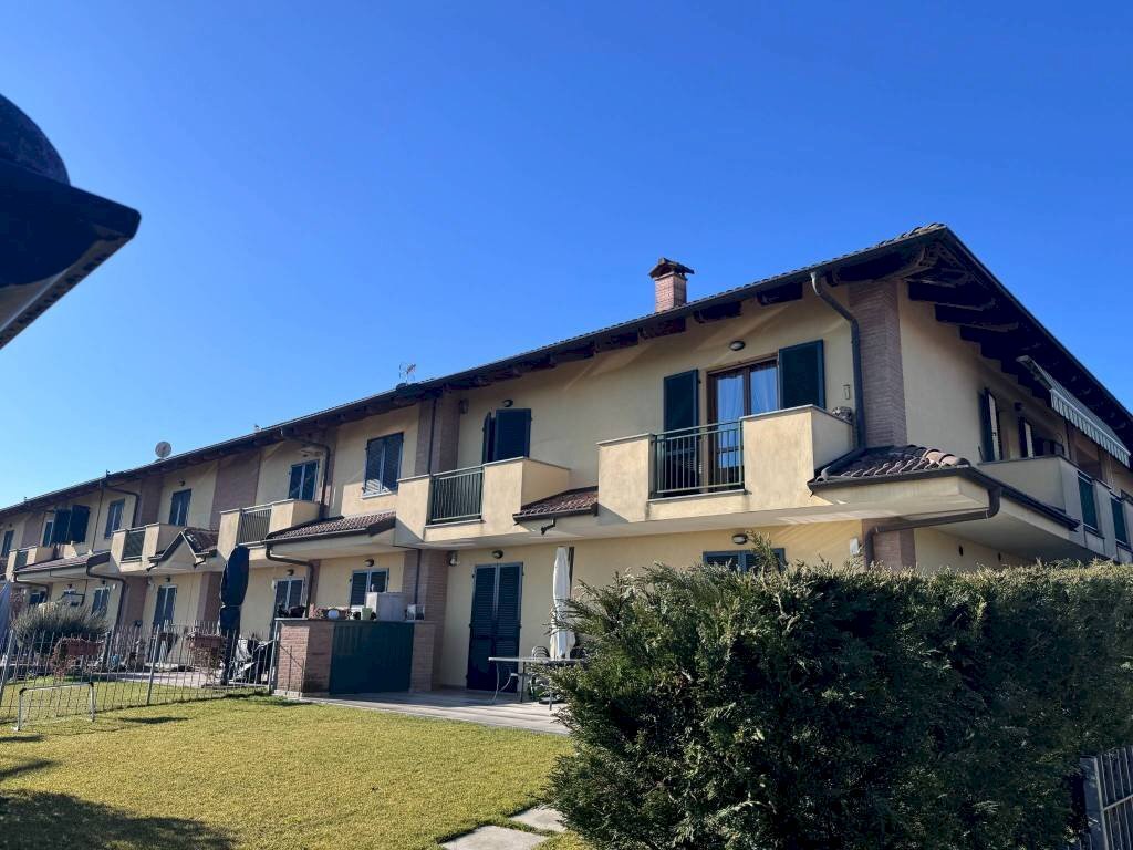 Facciata - Quadrilocale via Papa Giovanni Paolo II, Carmagnola - foto 3