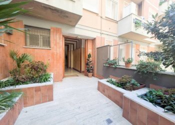 Cortile interno - Monolocale via Alessandro Piola Caselli, Roma (zona Lido di Ostia) - foto 3