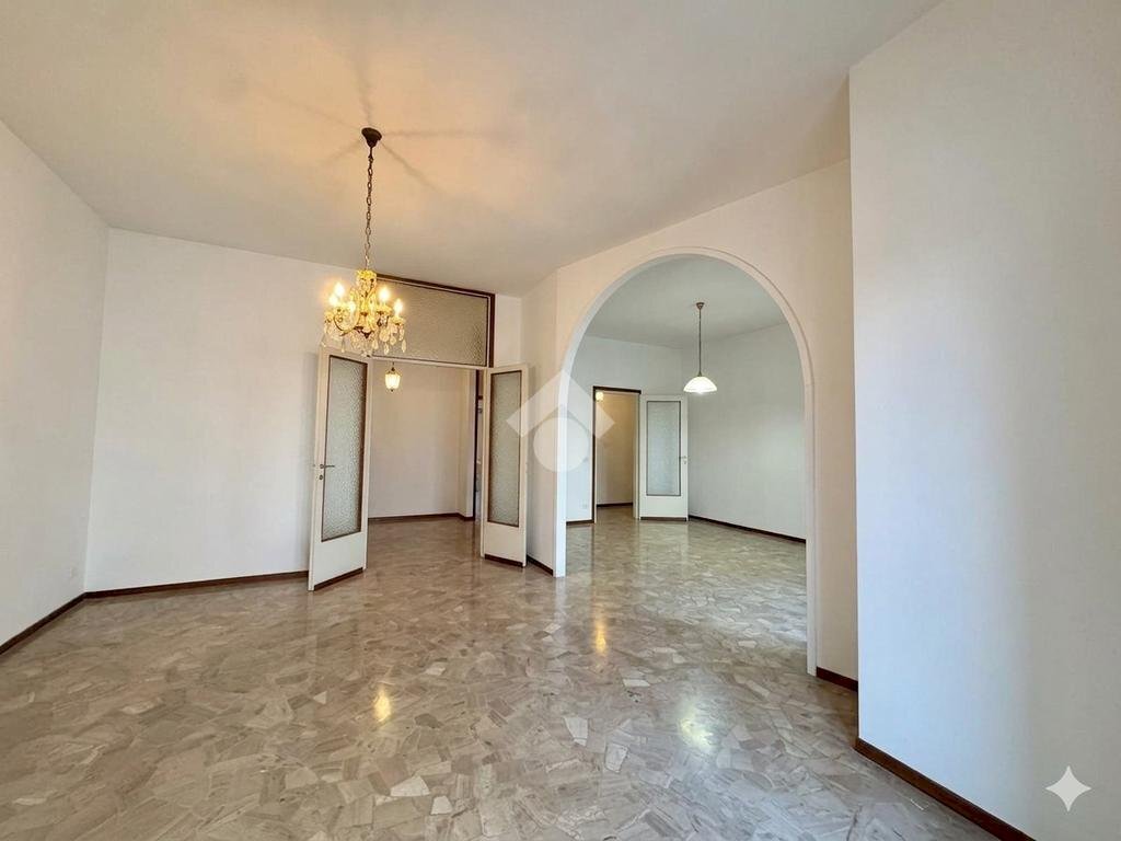 Four-room apartment Via Pellegrino Pellegrini, Novara - photo 1