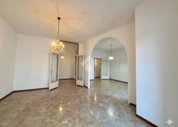 Four-room apartment Via Pellegrino Pellegrini, Novara - photo 1
