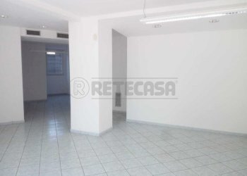 WhatsApp Image 2022-06-20 at 12.23.36 (2).jpeg - Locale Commerciale Piazza Garibaldi, Crema - foto 1