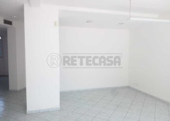 WhatsApp Image 2022-06-20 at 12.23.36 (4).jpeg - Locale Commerciale Piazza Garibaldi, Crema - foto 15