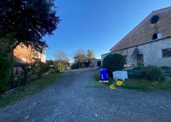 10.jpg - Casa indipendente Strada per Varano Marchesi 37, Medesano - foto 7