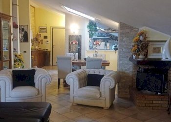 ca1.jpg - Mansarda Carrara - foto 2