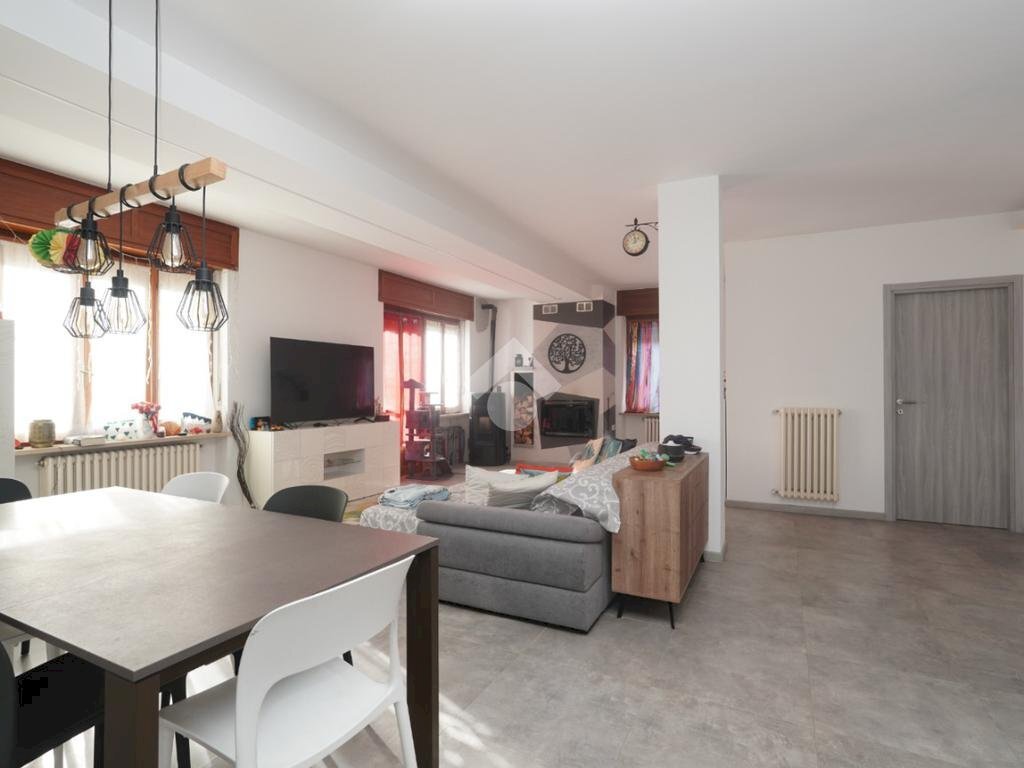 Four-room apartment Via della libertà, Chiomonte - photo 1