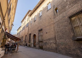 Trilocale via delle moline 1, Bologna (zona Centro Storico) - foto 1