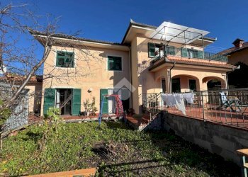 Villa Trifamiliare Via San Bernardo, Genova (zona Bolzaneto) - foto 1