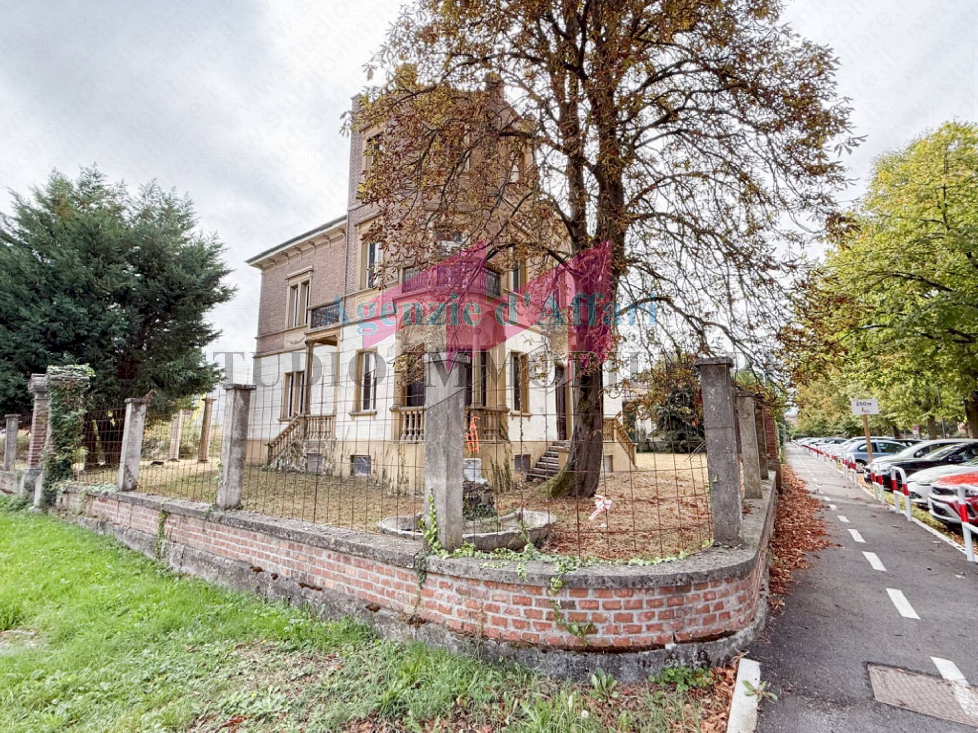 Foto 2 - Villa viale fattori
 
2, Castelmassa - photo 2