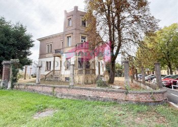 Foto 1 - Villa viale fattori
 
2, Castelmassa - foto 1