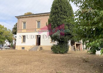 Foto 8 - Villa viale fattori
 
2, Castelmassa - foto 8