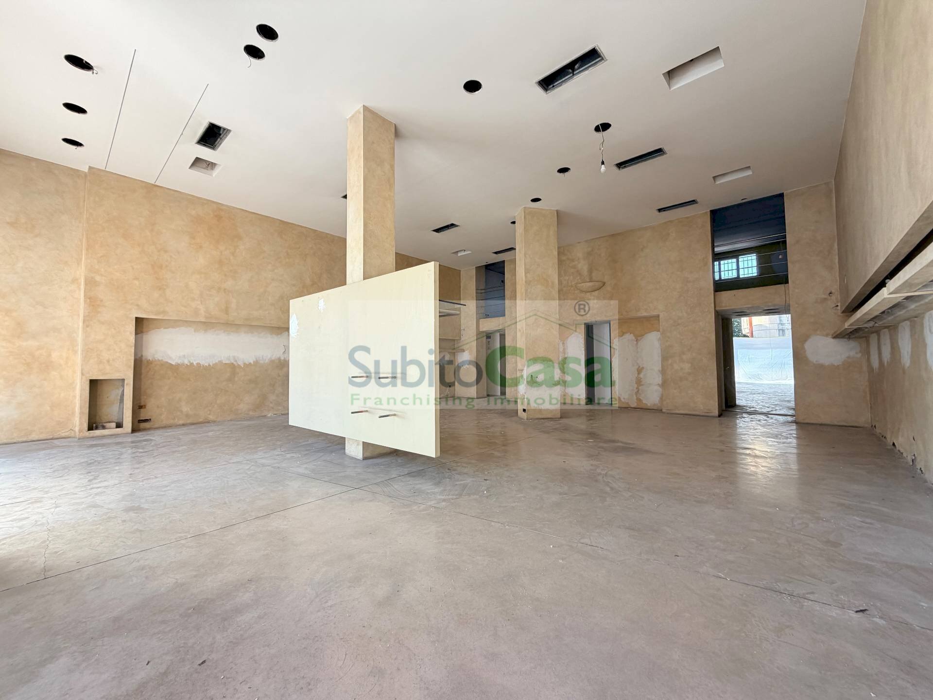 Foto 1 - Commercial Premises Via B.Croce
 
57, Chieti - photo 1